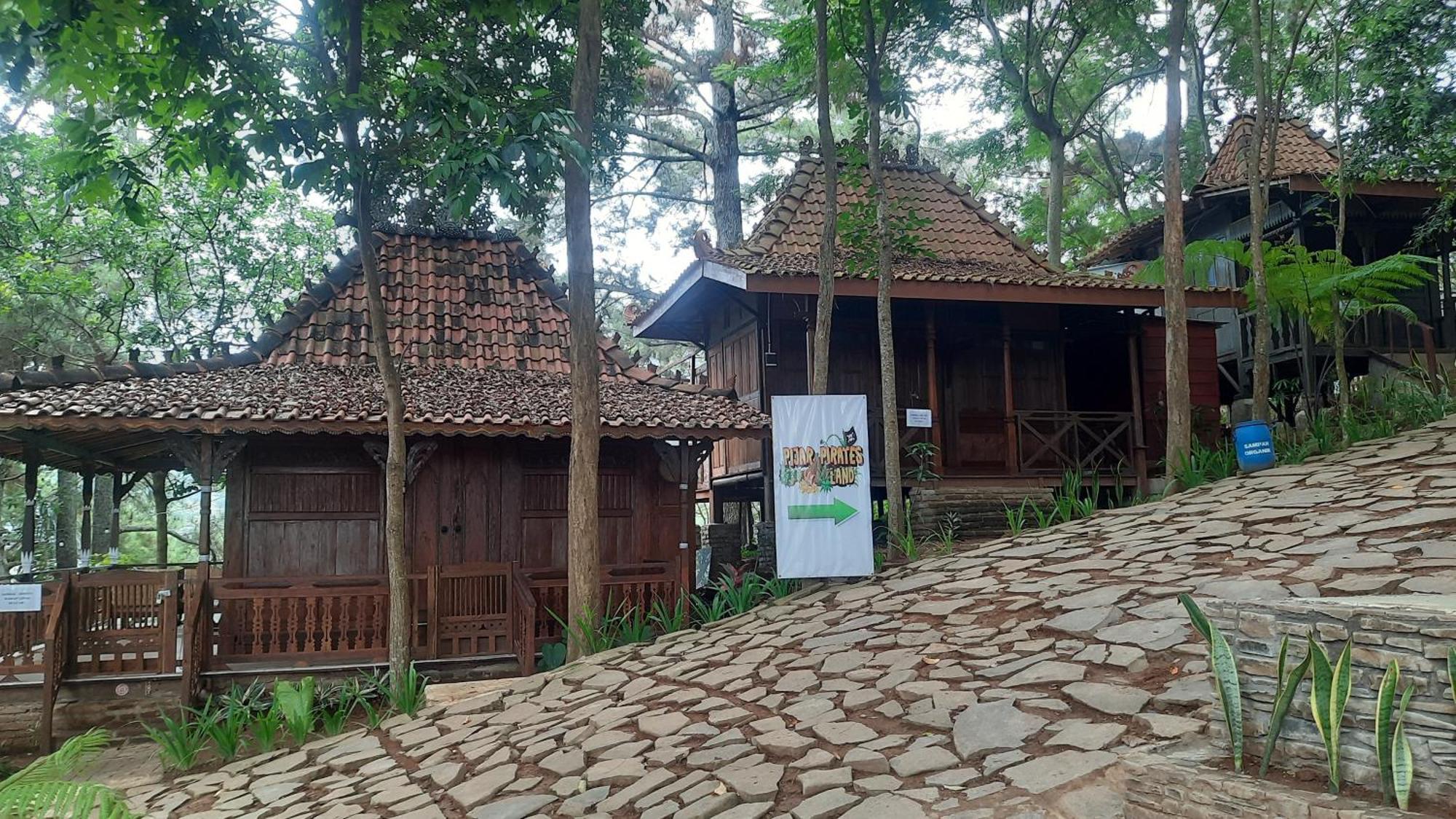 Pijar Resort Powered By Cocotel Kudus Экстерьер фото